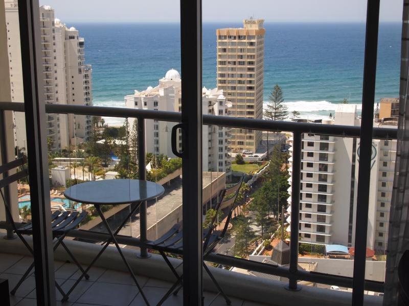 Deluxe Chevron Renaissance Apartment Gold Coast Exterior foto